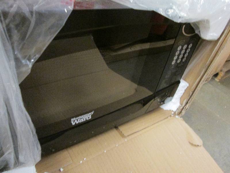 lot 54 image: Montgomery Ward Microwave Oven - 0....