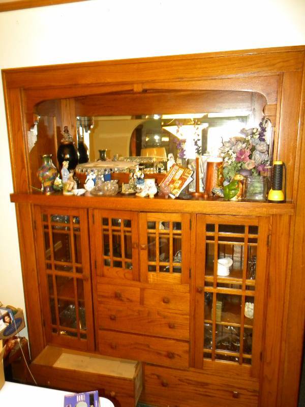 Gorgeous Built In Oak Hutch  -  Must Be Removed (does not include smalls, oak hutch only)