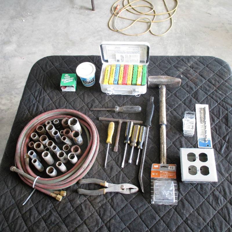 NORTH FIRST AID KIT WITH STUFF