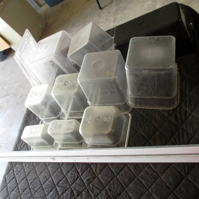 FOOD STORAGE CONTAINERS WITH TICKET HOLDER