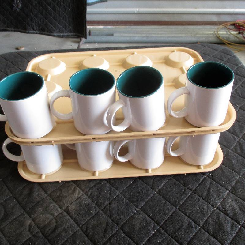 16 COFFEE CUPS WITH 3 TRAYS