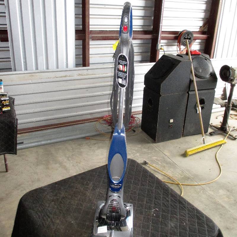 SHARK PROFESSIONAL FLOOR AND CARPET CLEANER