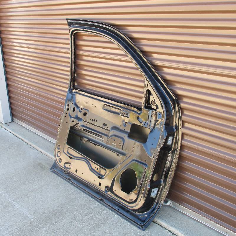2007 - 2010 LEFT FRONT DOOR FOR SILVERADO, GMC, AVALANCHE, TAHOE, YUKON, OR SUBURBAN