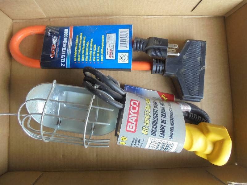 Lot - Work Light & Ext Cord