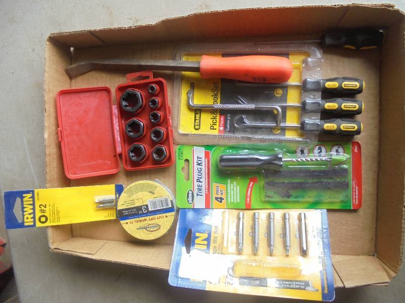 Lot - Bits, Cut off Wheels, Pick & Hook Set