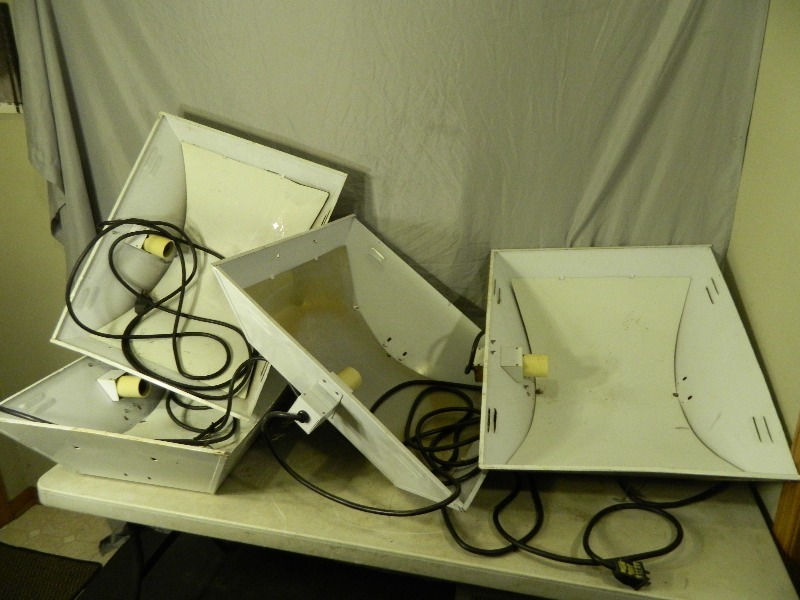 lot 30 image: 4 Indoor Garden Light Hoods