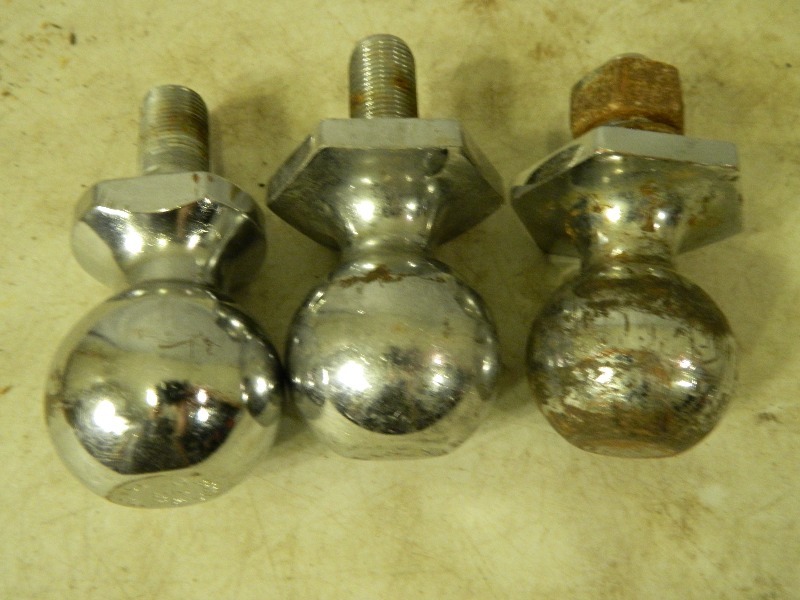 lot 54 image: 3 Hitch Balls
