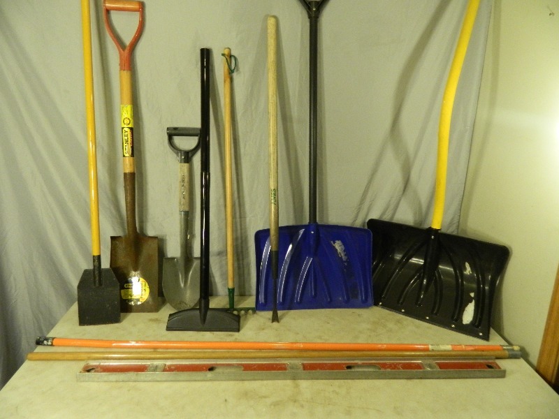 lot 126 image: Long Handle Tools