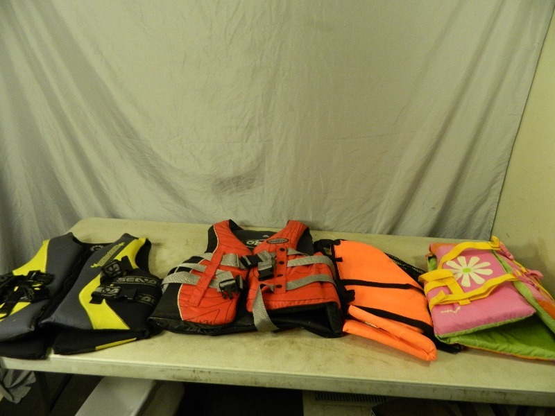lot 136 image: 4 Lifejackets
