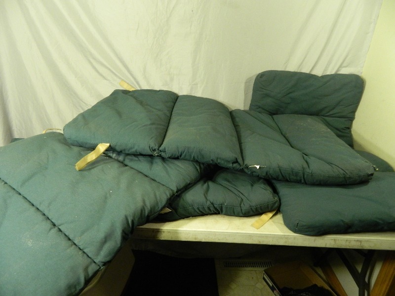 lot 141 image: 4 Outdoor Furniture Cushions