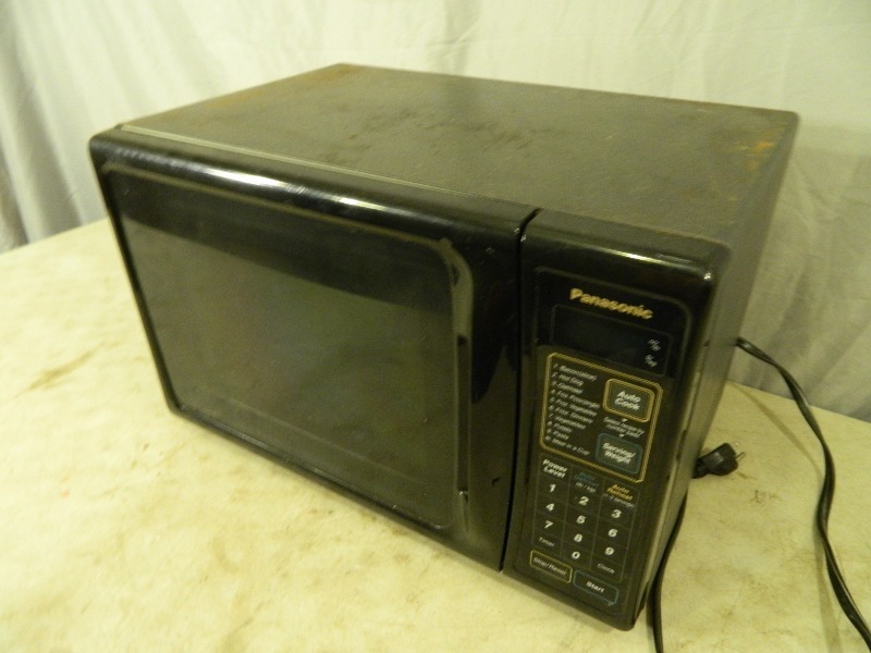 lot 160 image: Panasonic Carousel Microwave