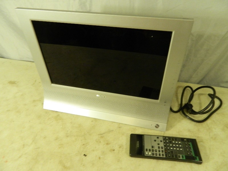 lot 173 image: Sony LCD TVComputer Monitor