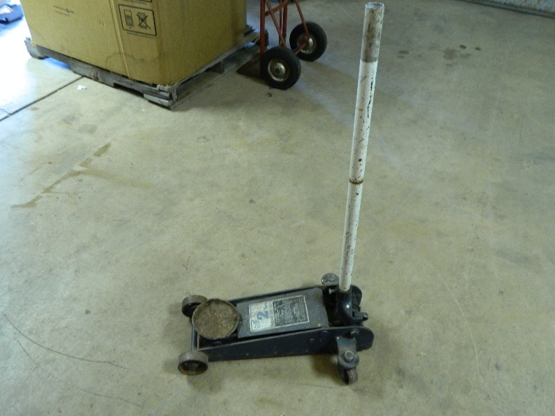 lot 40 image: Sears 2 Ton Floor Jack