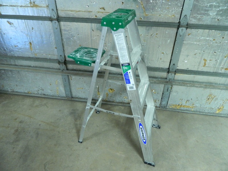 lot 22 image: 4 Ft Werner Aluminum Ladder