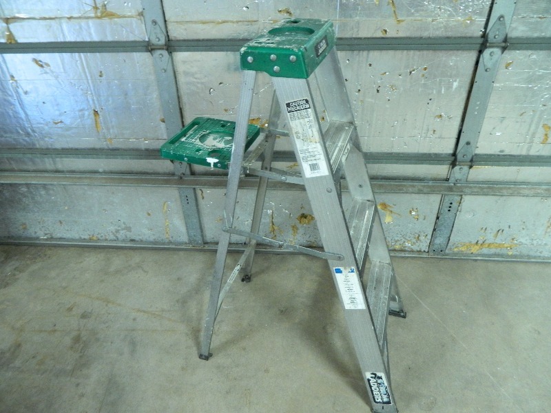lot 15 image: 4 Ft Gorilla Aluminum Ladder