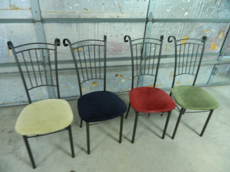 lot 43 image: 4 Cute Metal Chairs