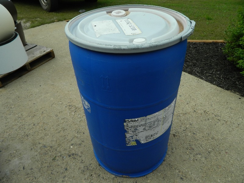 lot 18 image: Fullsize Plastic Drum  Barrel with Lid