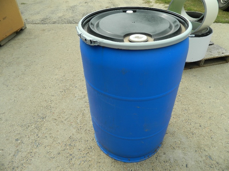 lot 19 image: Fullsize Plastic Drum  Barrel with Lid