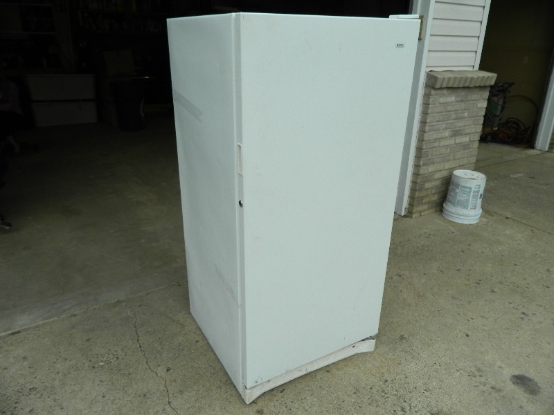 lot 7 image: Kenmore Upright Freezer