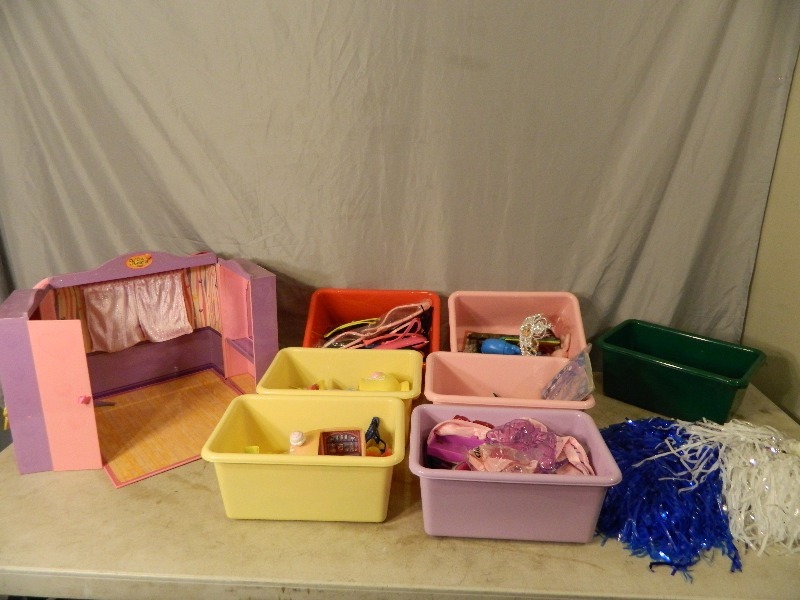 lot 183 image: Totes with Toys