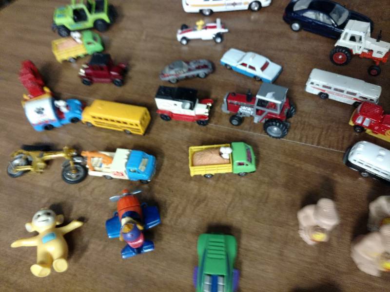 lot 70 image: Lot of Collectible Cars