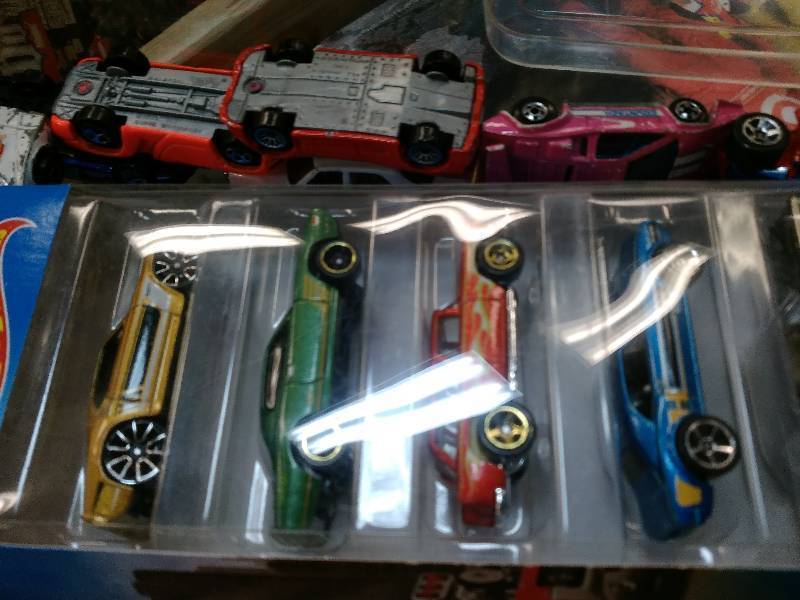 lot 87 image: Hot Wheels Lot
