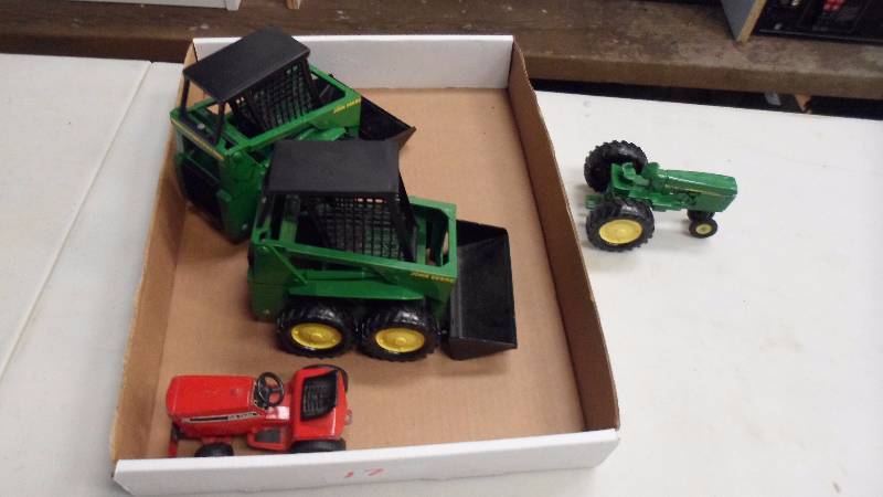 lot 17 image: Die Cast Collectibles