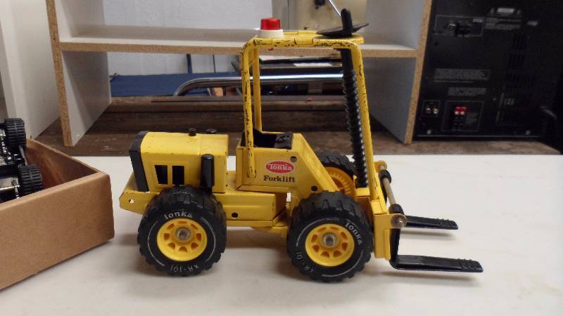 lot 20 image: Large Lot of Tonka Toys
