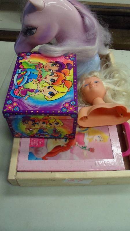 lot 27 image: Toy Lot