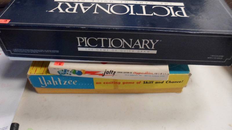 lot 31 image: Game Lot