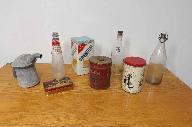 lot 4 image: Lot of Vintage Glass Bottles and Tins