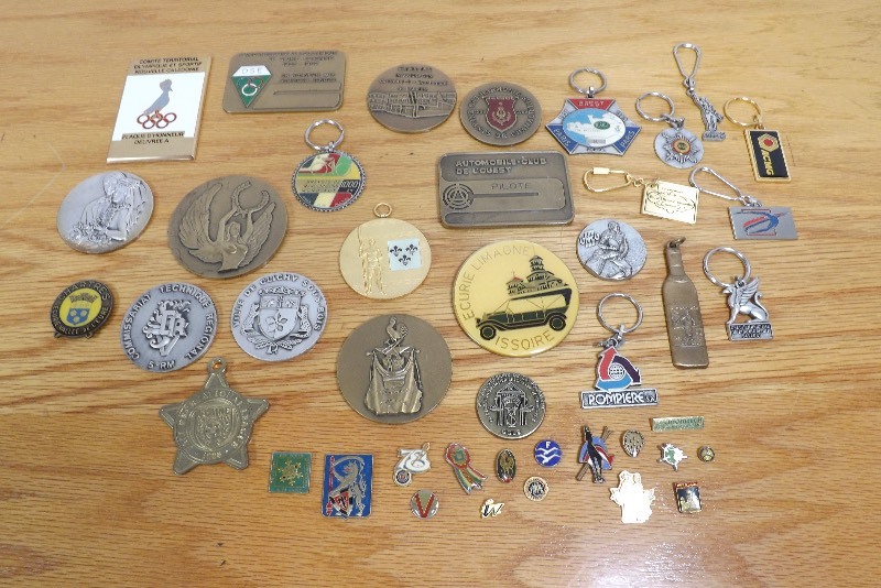 lot 26 image: Lot of French Medals and Key Chains