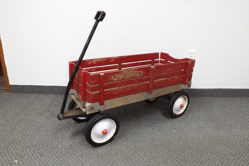 lot 29 image: Vintage Radio Flyer Town & Country Wagon