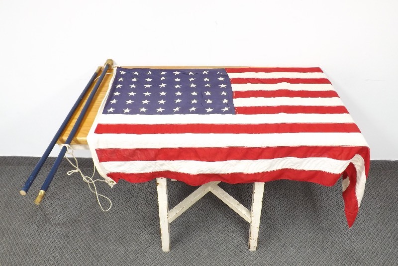 lot 33 image: NEW Vintage 48 Star US Flag on Pole