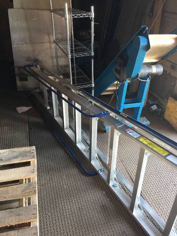 Safety step ladder