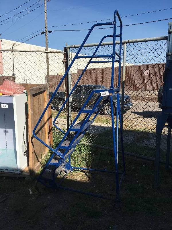 Steel safety ladder