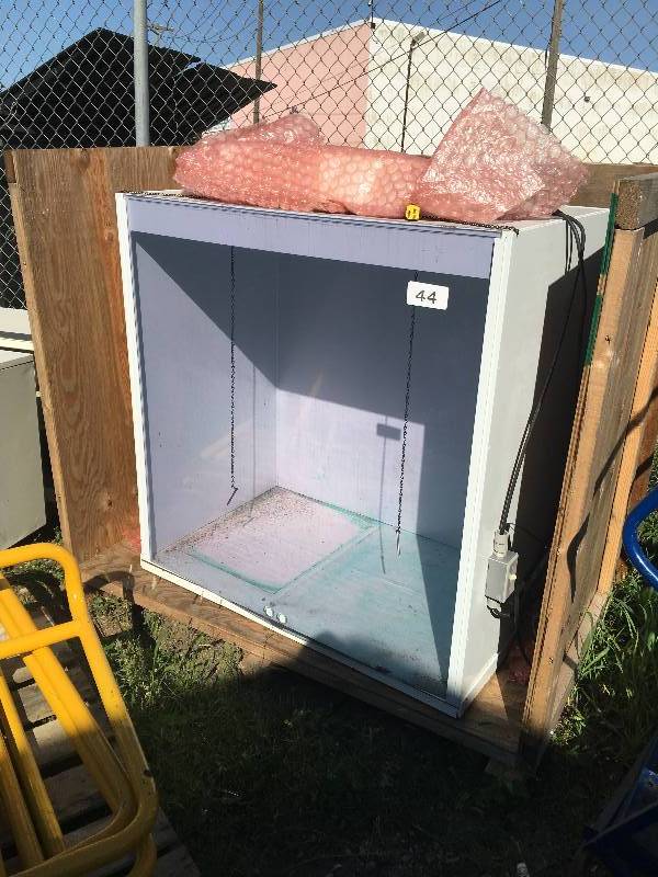Plastic work booth