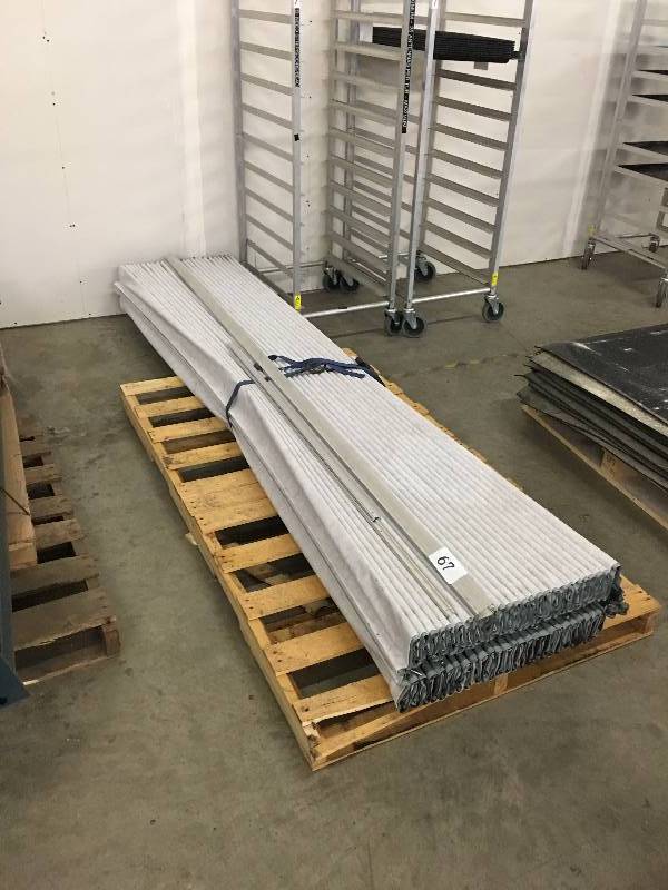 Accordion room divider