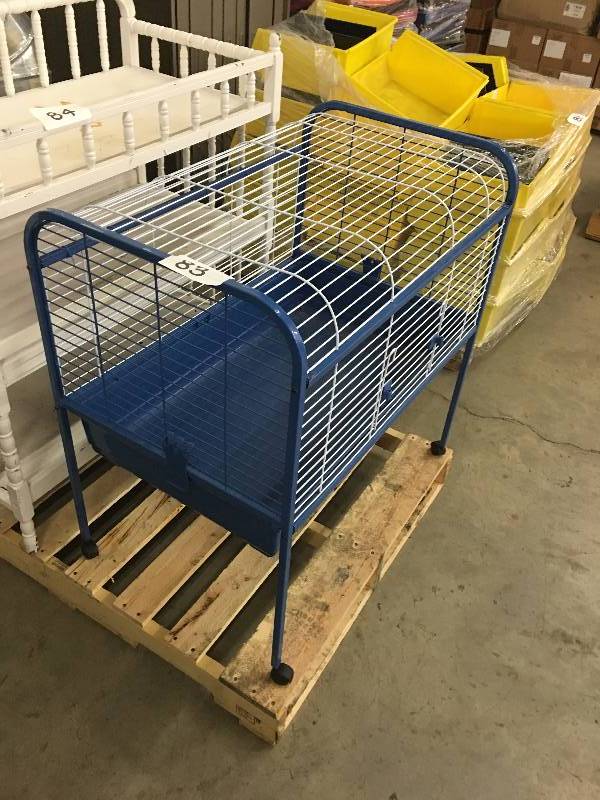 Pet cage on wheels
