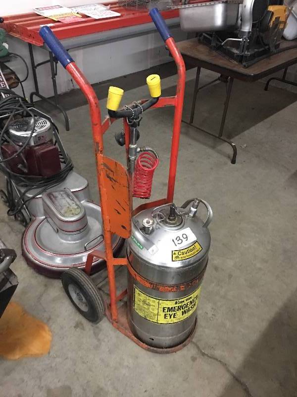 Portable emergency wash station