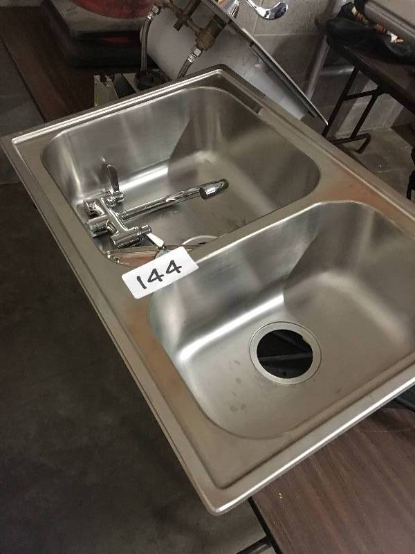 Stainless dual basin sink