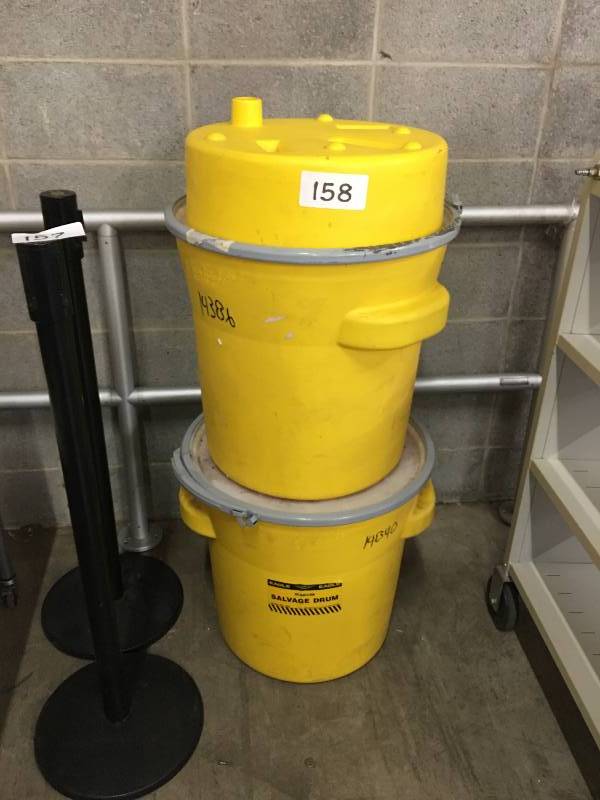 2 plastic drums