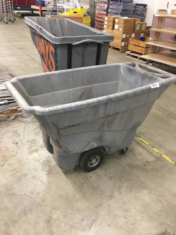 Medium sized dumping trash cart