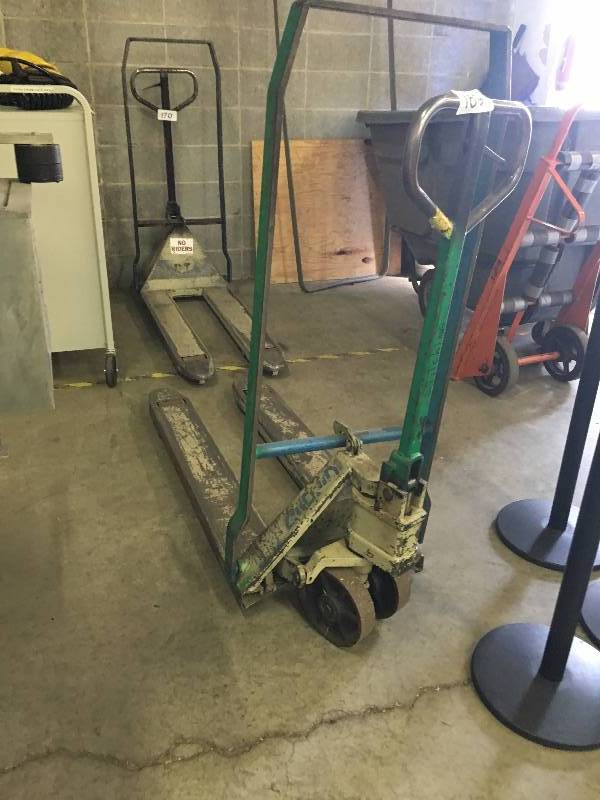 Crown narrow pallet jack