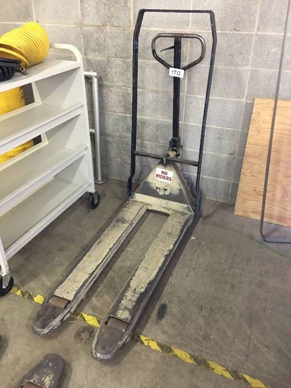 Narrow pallet jack