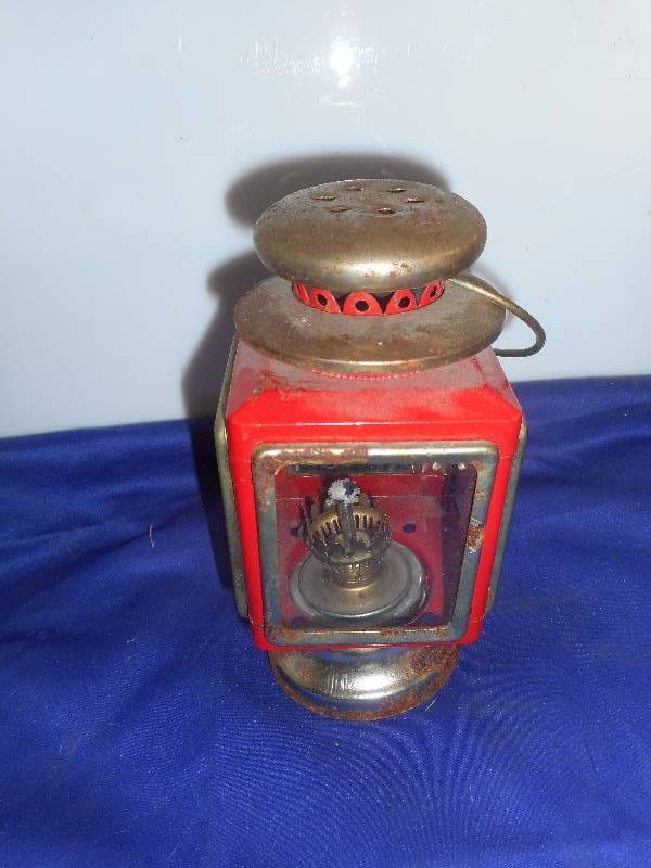 lot 2 image: VINTAGE HANGING OIL LAMP
