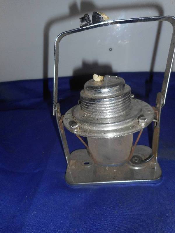 lot 12 image: VINTAGE LAMP