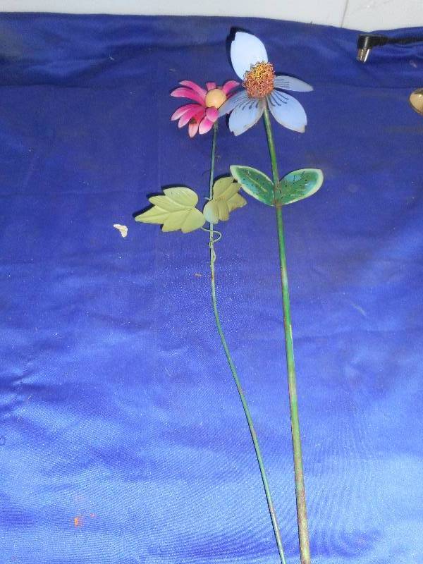 lot 18 image: 2 METAL YARD ORNAMENTS
