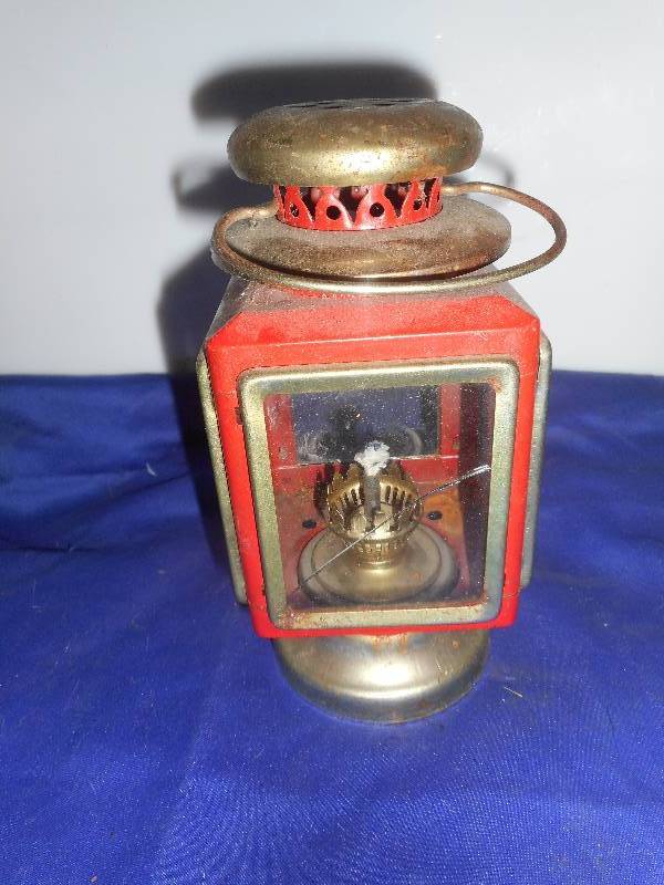 lot 19 image: HANGING OIL LAMP
