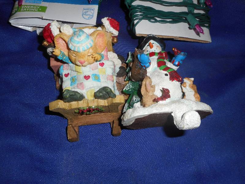 lot 34 image: 2 CHRISTMAS FIGURENES AND LIGHTS